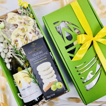 Zestaw prezentowy z czkoladowym zajączkiem w pięknym opakowaniu z motywem świątecznym.