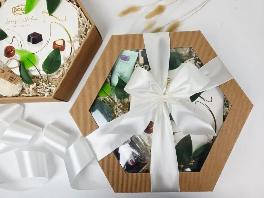 Box prezentowy naturalny raj z piękną wstążką.